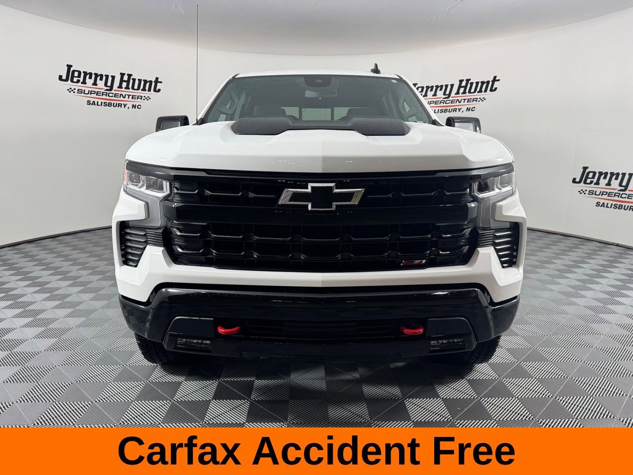 Used 2025 Chevrolet Silverado 1500 LT Trail Boss w/ Convenience Package II image 3