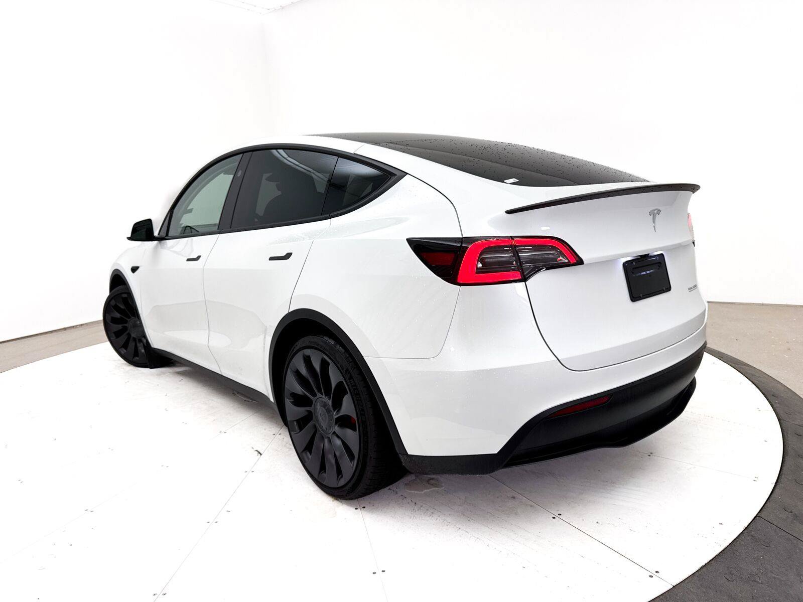 Used 2024 Tesla Model Y Performance AWD/4WD image 2