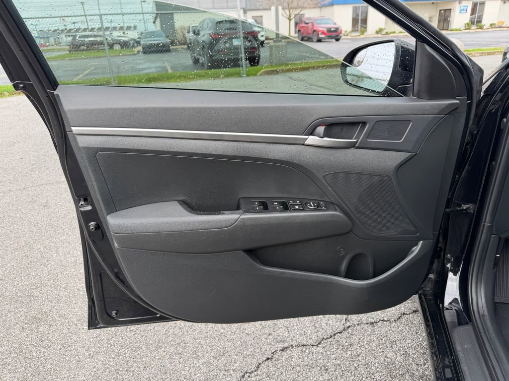 Used 2020 Hyundai Elantra SE w/ Cargo Package (C1) image 25