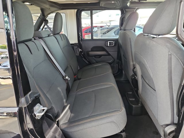 Used 2025 Jeep Wrangler Sahara image 20
