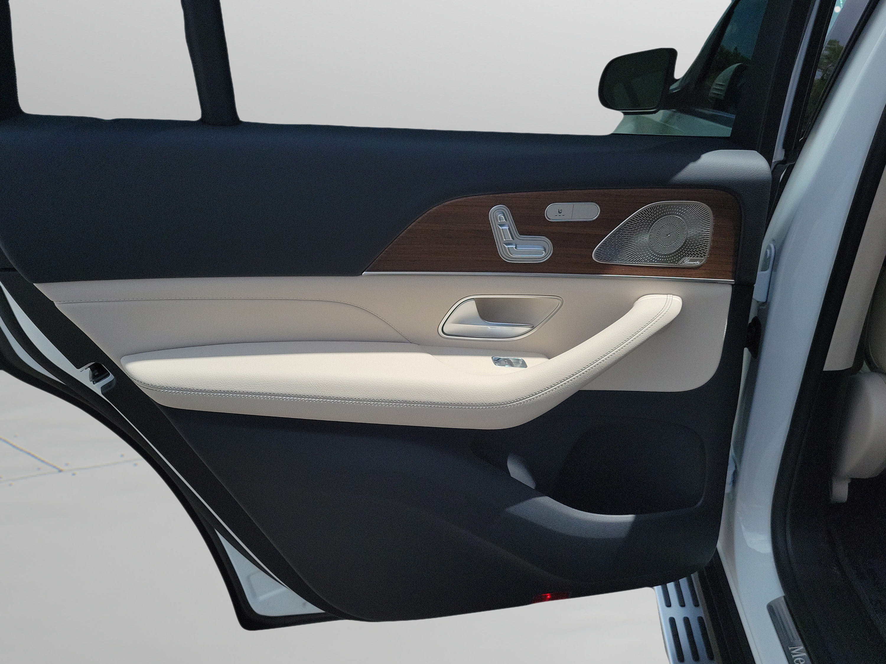 New 2026 Mercedes-Benz GLS 450 4MATIC image 6