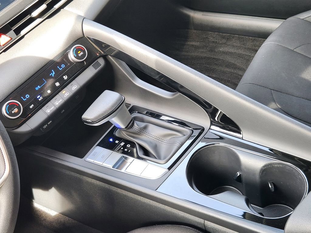 Certified 2025 Hyundai Elantra Blue image 17