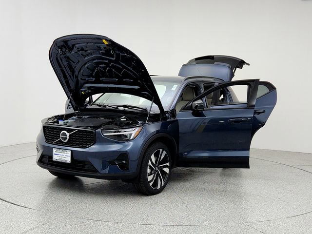 New 2026 Volvo XC40 B5 Ultra w/ Climate Package image 9