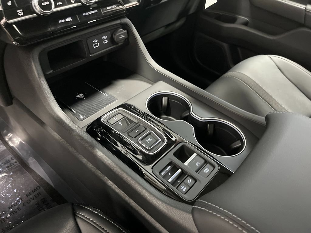 New 2025 Honda Pilot Touring image 13