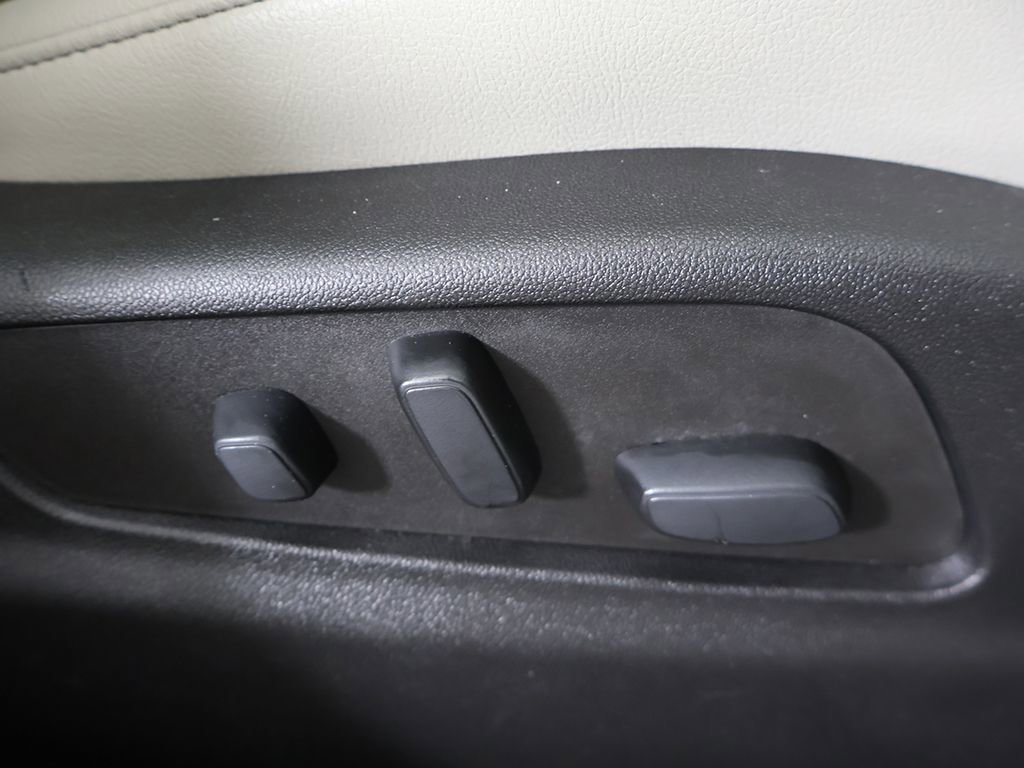 Used 2023 Cadillac XT4 Luxury w/ Cold Weather Package image 36