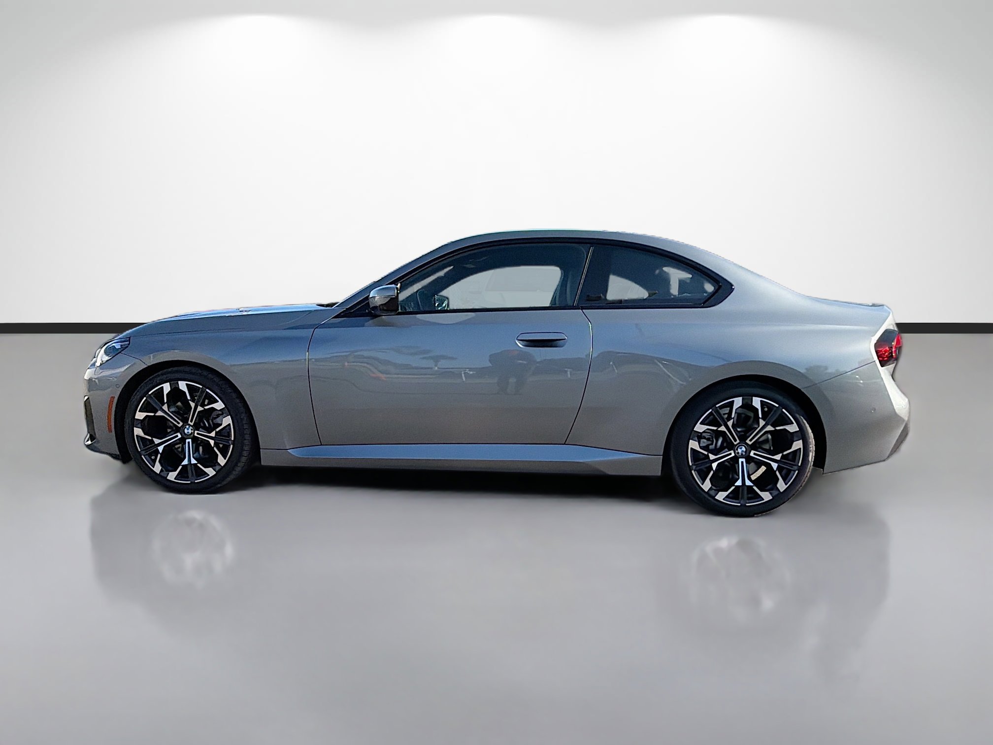 Used 2025 BMW 230i Coupe w/ Parking Assistance Package RWD image 6
