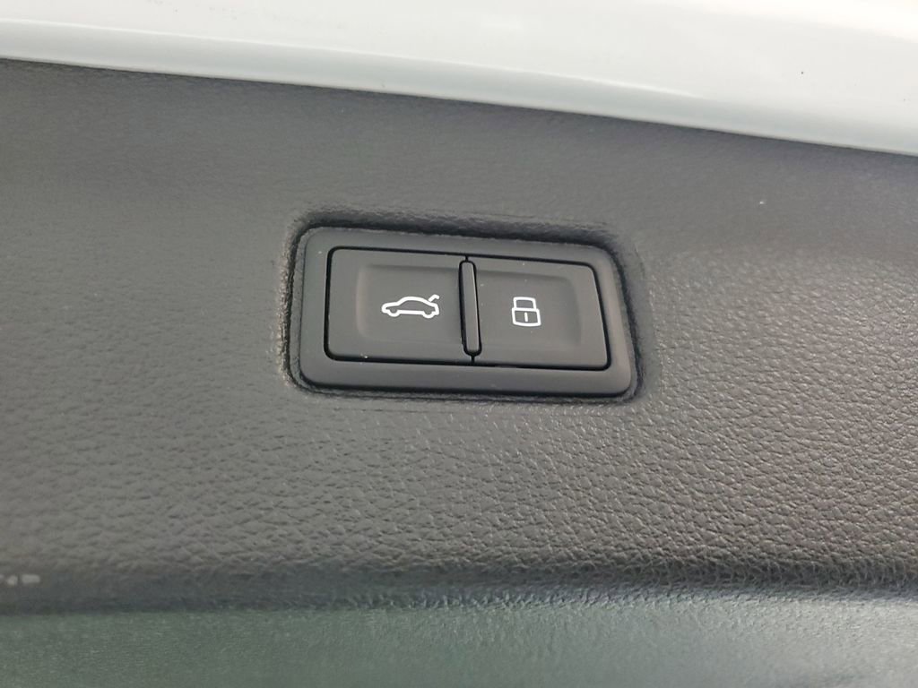 Used 2025 Audi Q7 2.0T Premium image 9