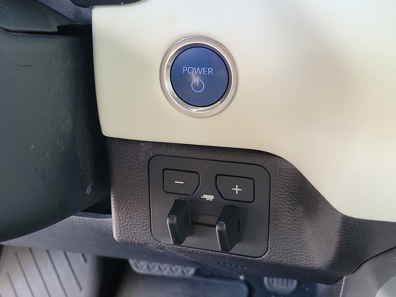 Used 2024 Toyota Tundra Capstone AWD/4WD image 30