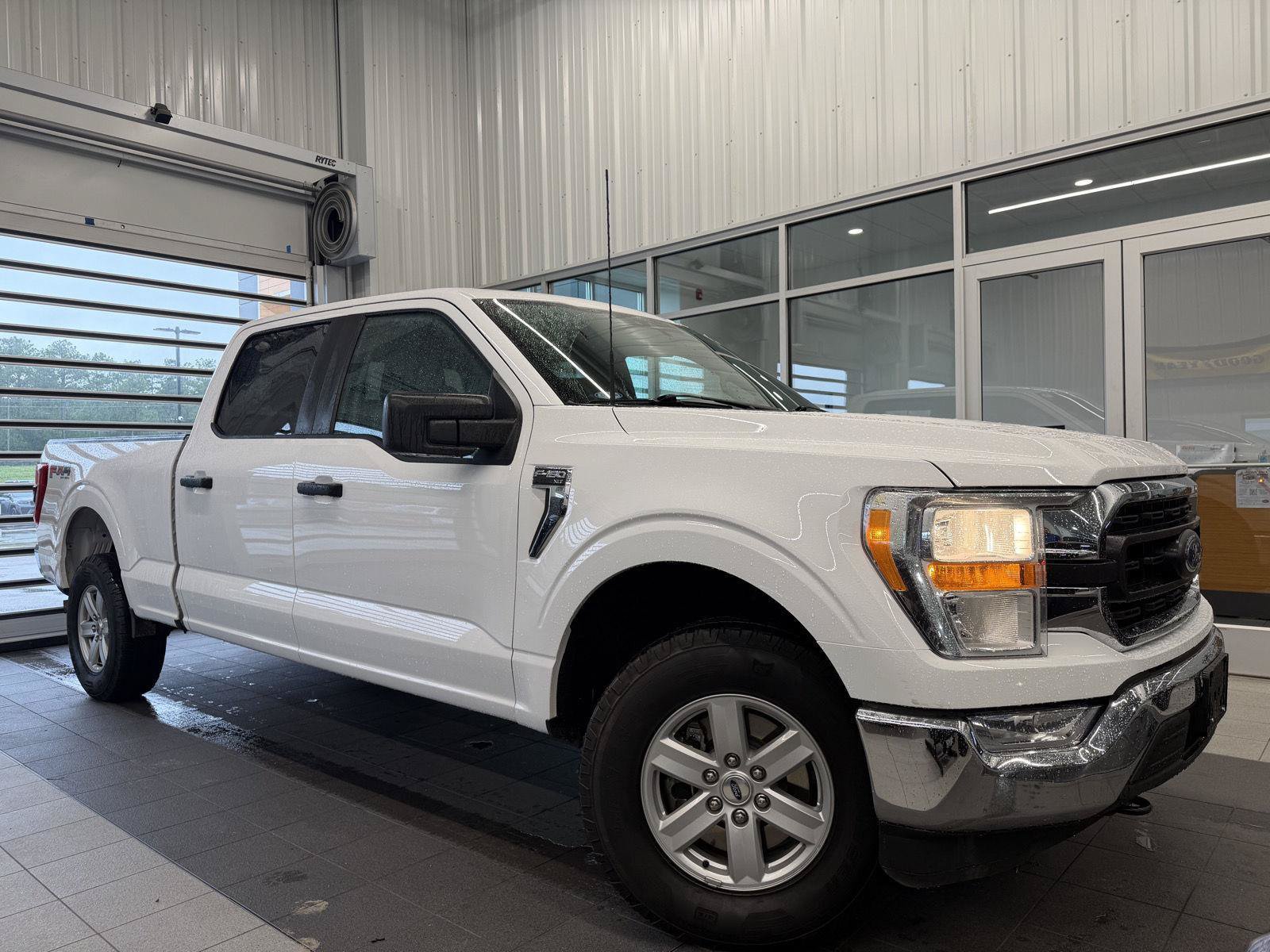 Used 2022 Ford F150 XLT w/ Trailer Tow Package AWD/4WD image 3