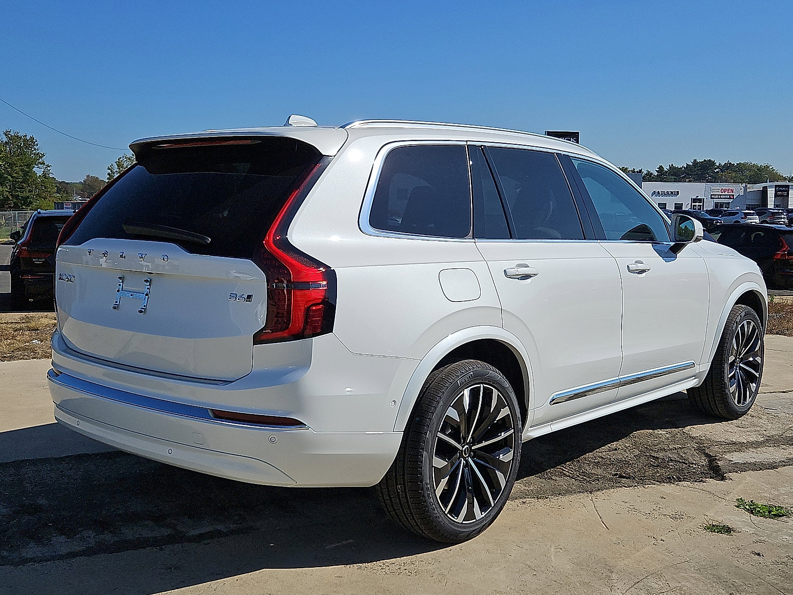 New 2026 Volvo XC90 B6 Plus w/ Protection Package Premier image 6