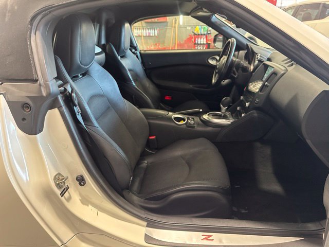 Used 2016 Nissan 370Z Touring Sport RWD image 12