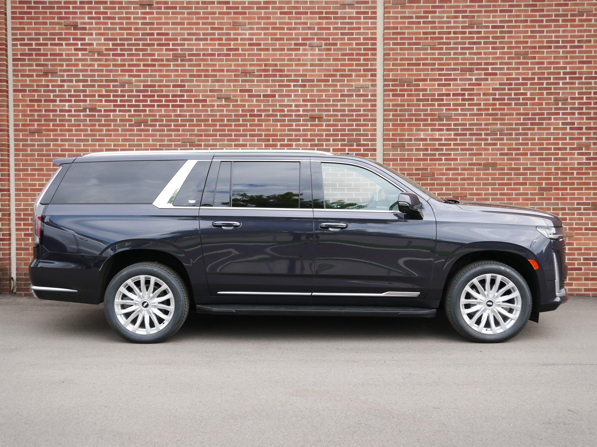 Certified 2024 Cadillac Escalade ESV Luxury AWD/4WD image 26
