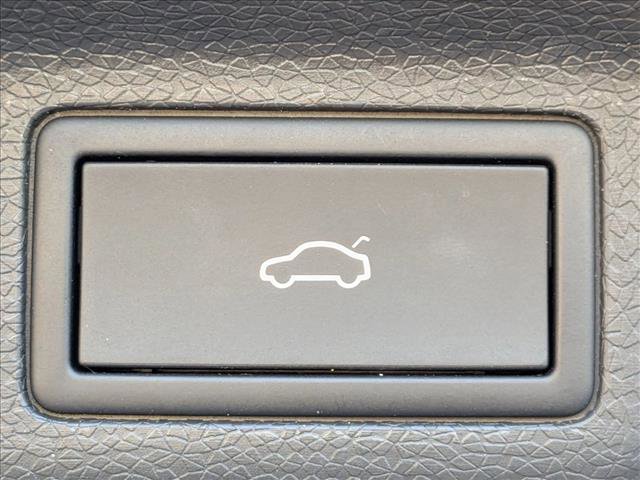 Used 2025 Volkswagen ID. Buzz 1st Edition AWD/4WD image 17