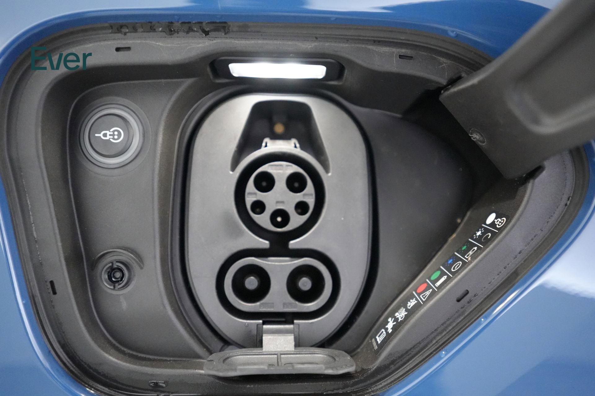 Used 2023 Porsche Taycan w/ Premium Package image 10