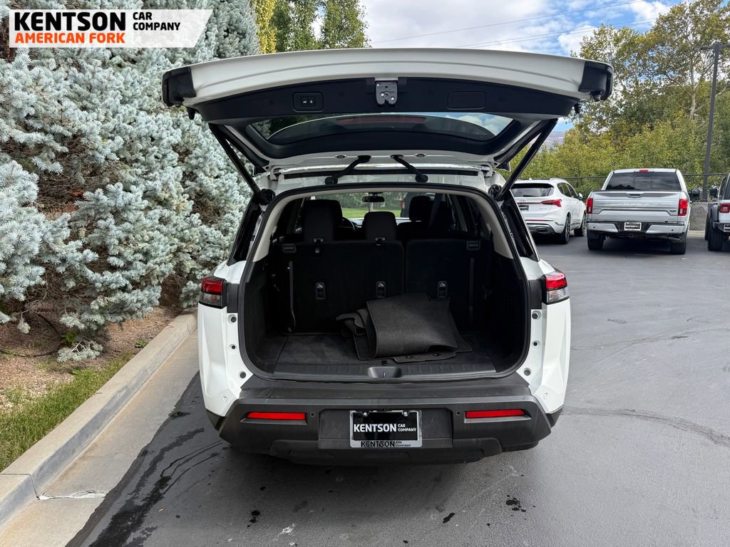Used 2025 Nissan Pathfinder SV image 38