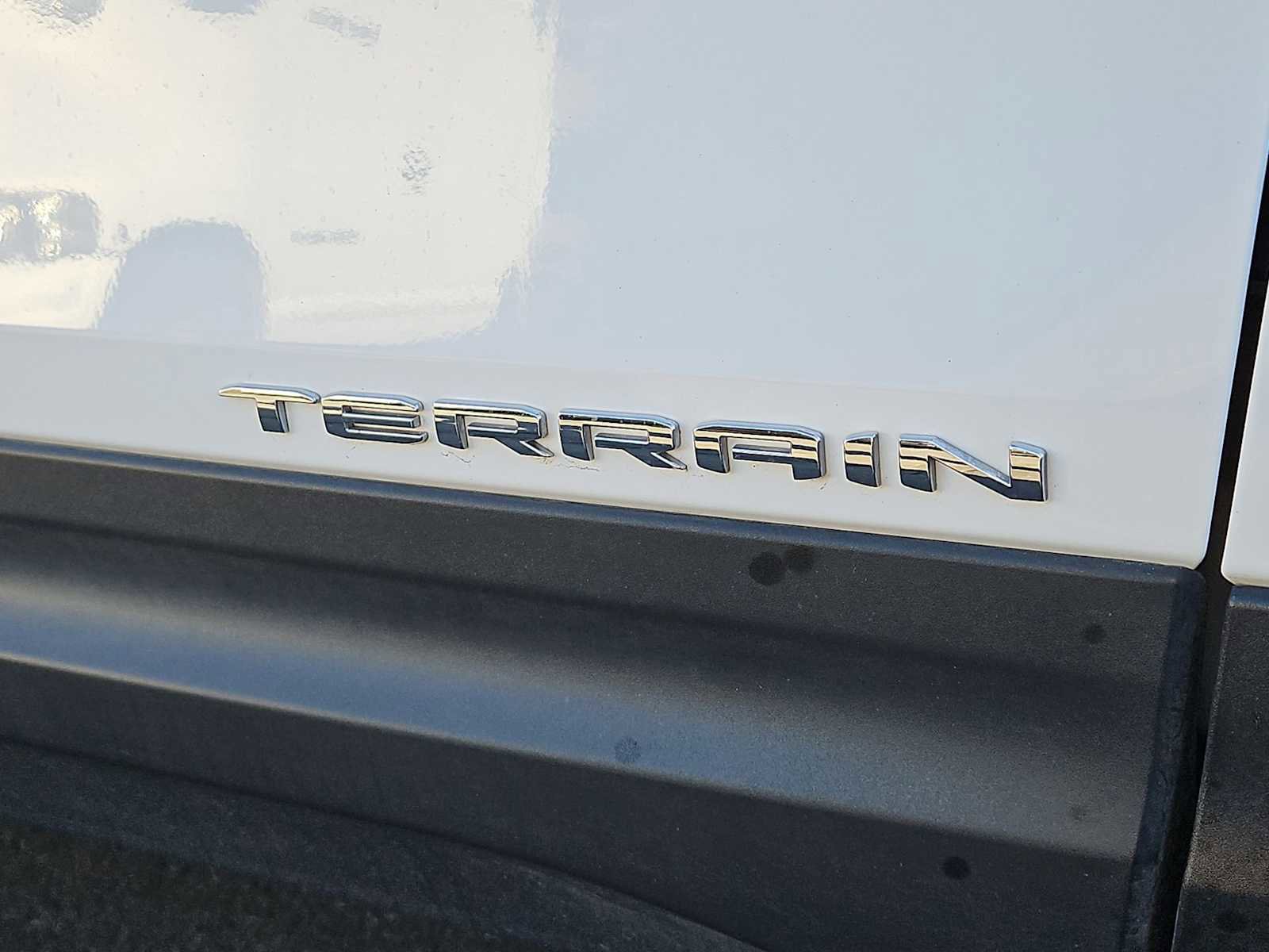 Used 2024 GMC Terrain SLT image 13