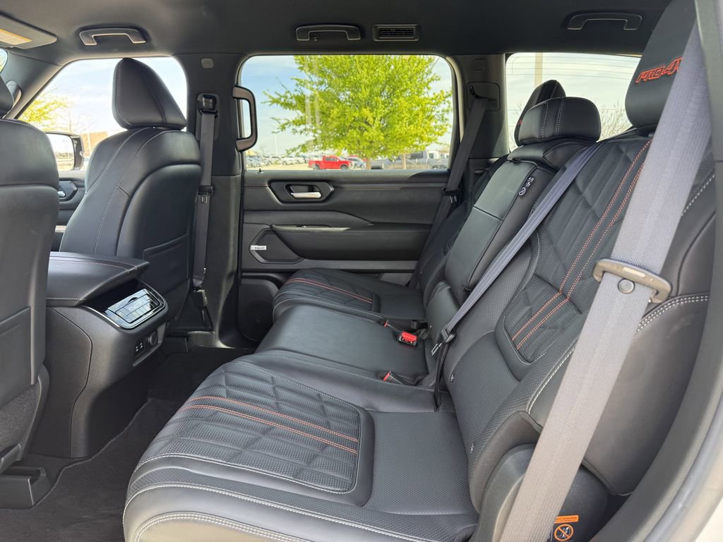 Used 2025 Nissan Armada PRO-4X image 28