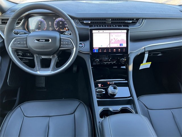 New 2025 Jeep Grand Cherokee Limited w/ Black Appearance Package image 3