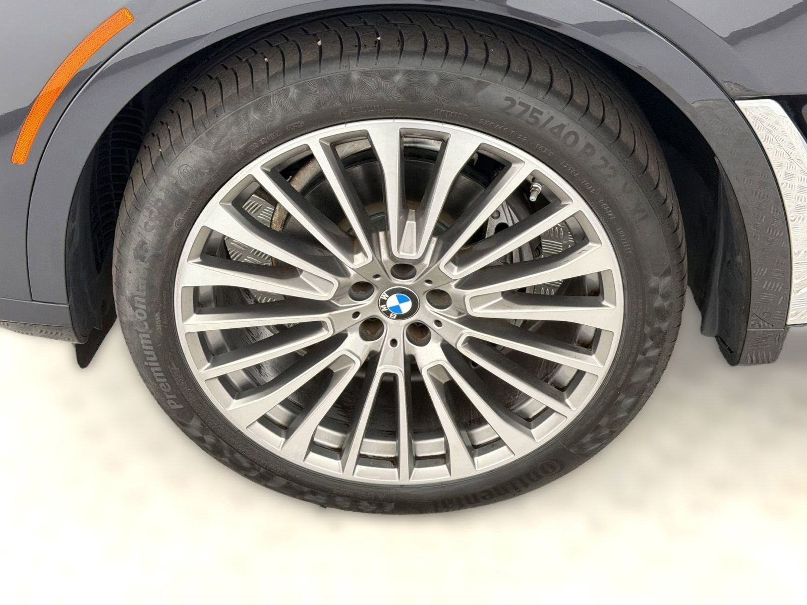 Used 2022 BMW X7 xDrive40i w/ Premium Package AWD/4WD image 11