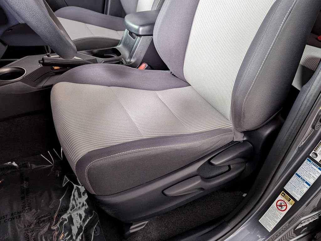 Used 2014 Toyota RAV4 XLE AWD/4WD image 18