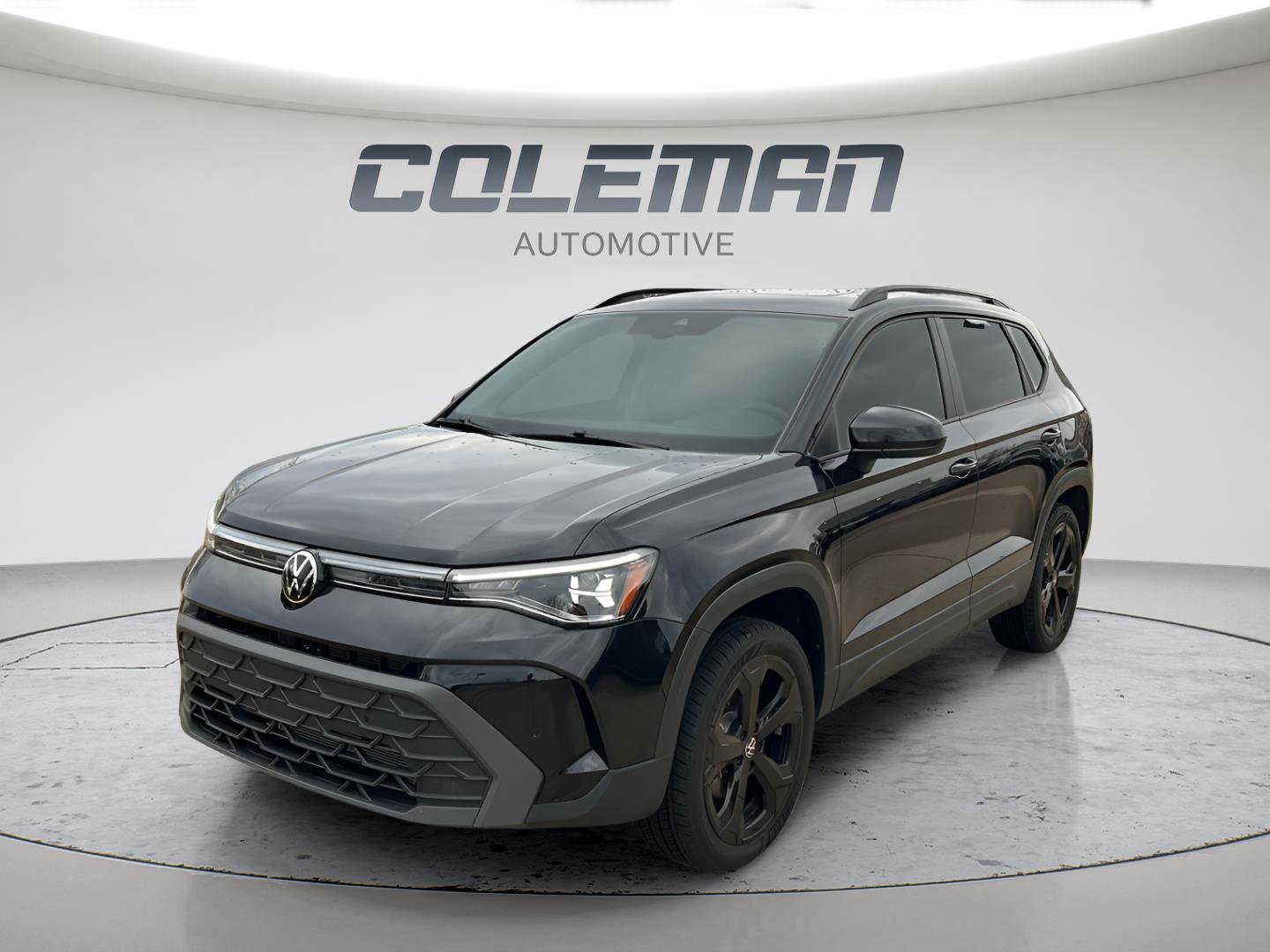 Used 2025 Volkswagen Taos SE image 1