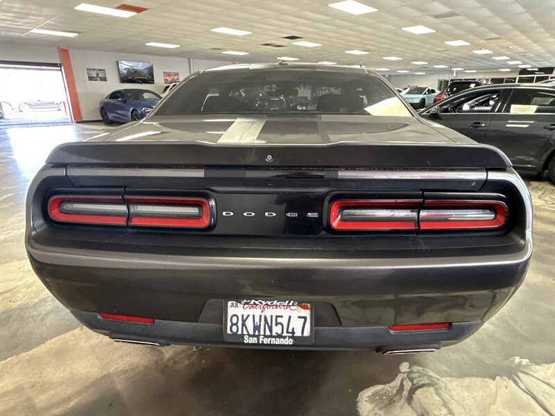 Used 2019 Dodge Challenger SXT RWD image 5