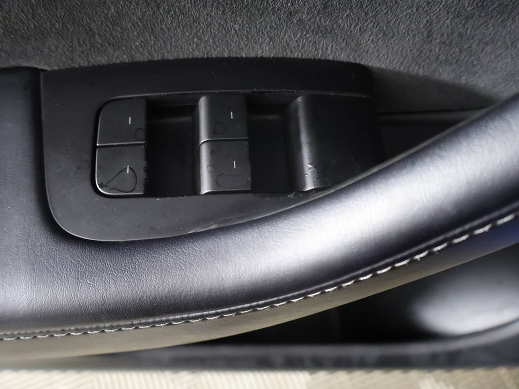 Used 2021 Tesla Model Y Long Range AWD/4WD image 34