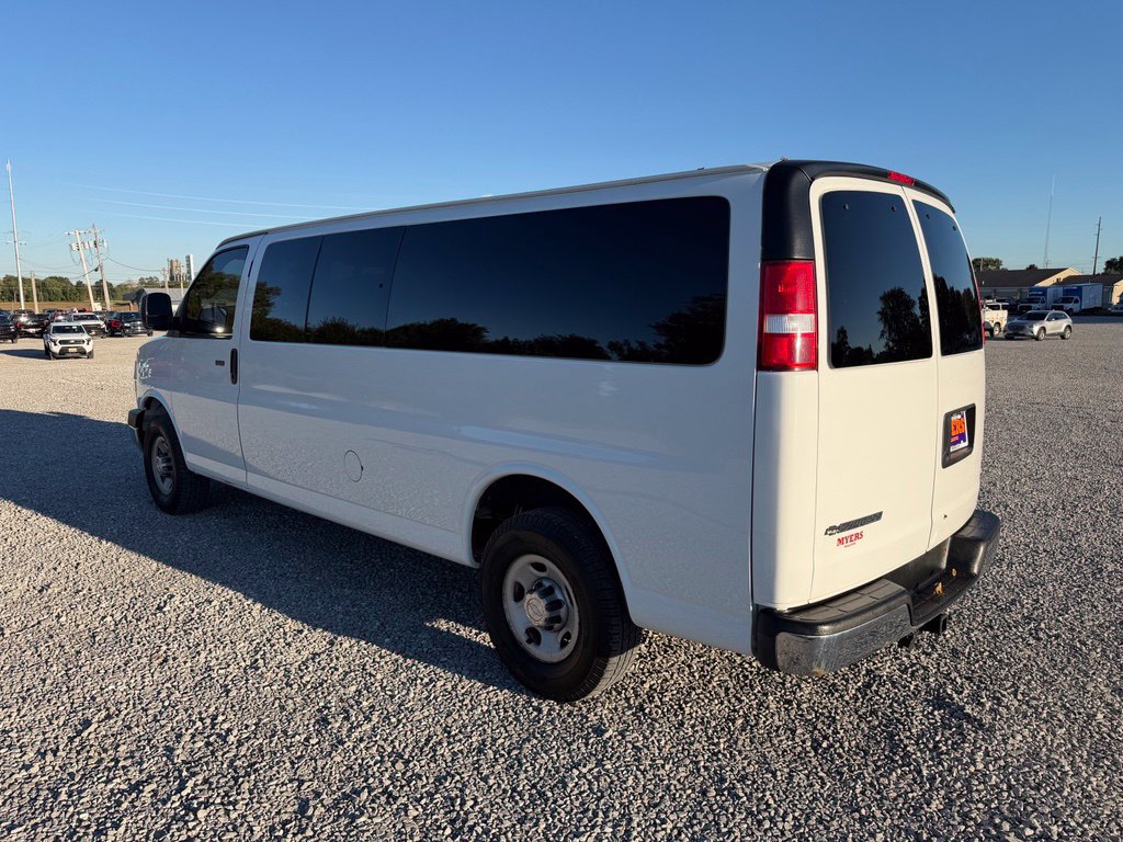 Used 2017 Chevrolet Express 3500 LT w/ LT Preferred Equipment Group RWD image 27