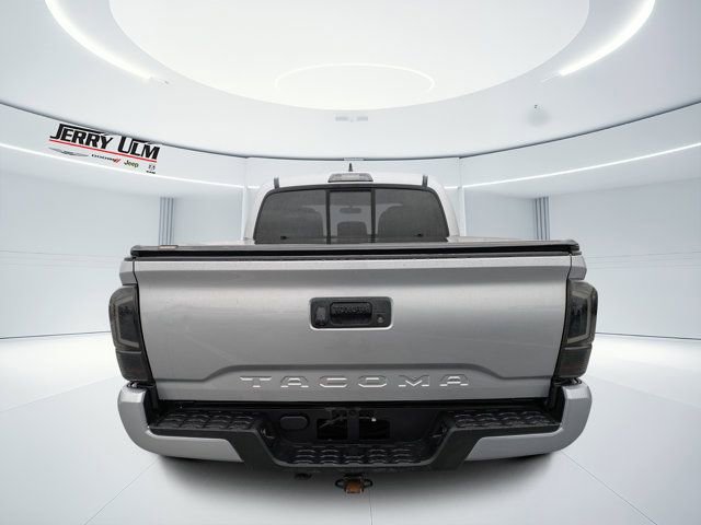 Used 2017 Toyota Tacoma SR image 4