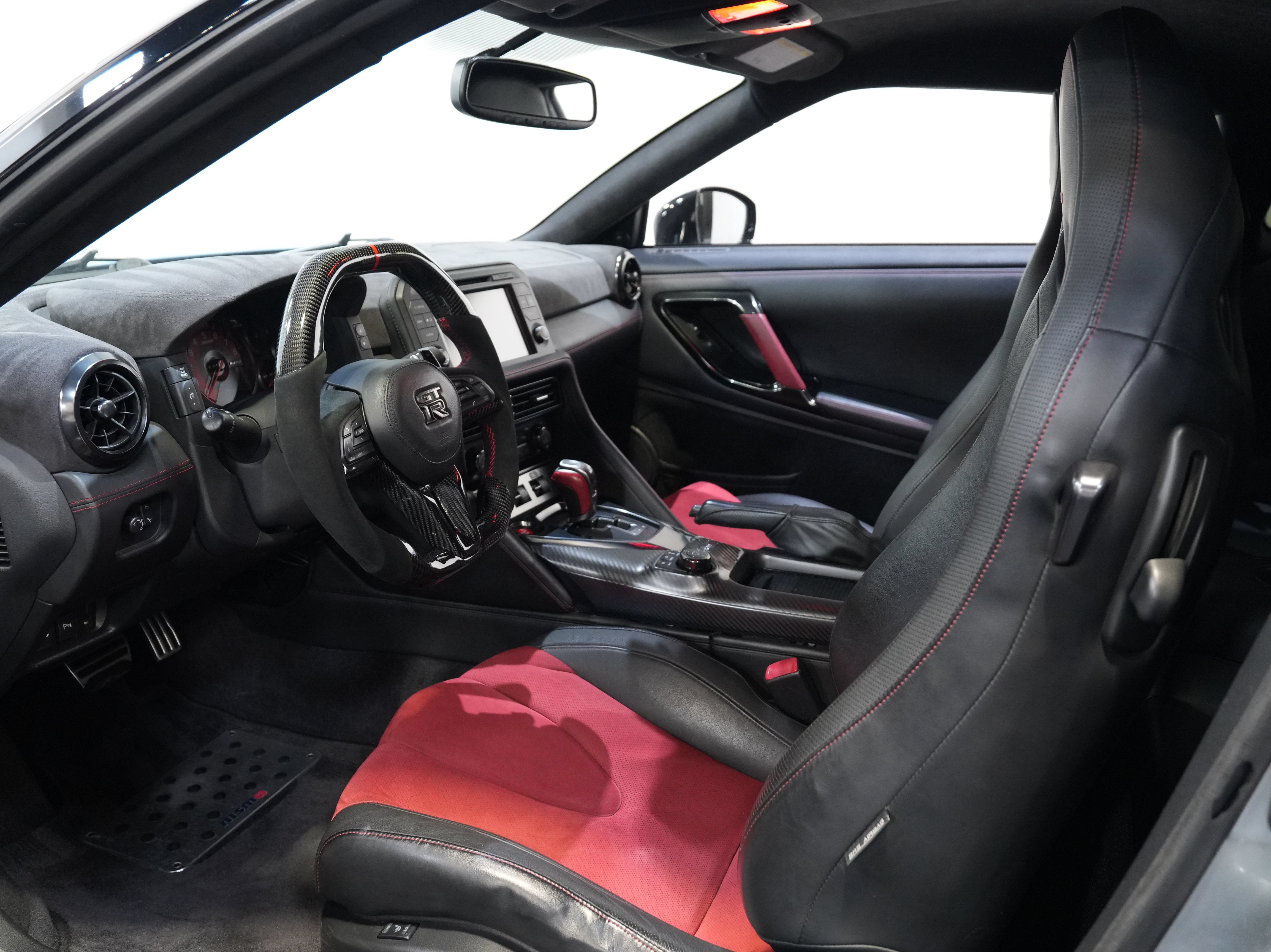 Used 2017 Nissan GT-R NISMO AWD/4WD image 30