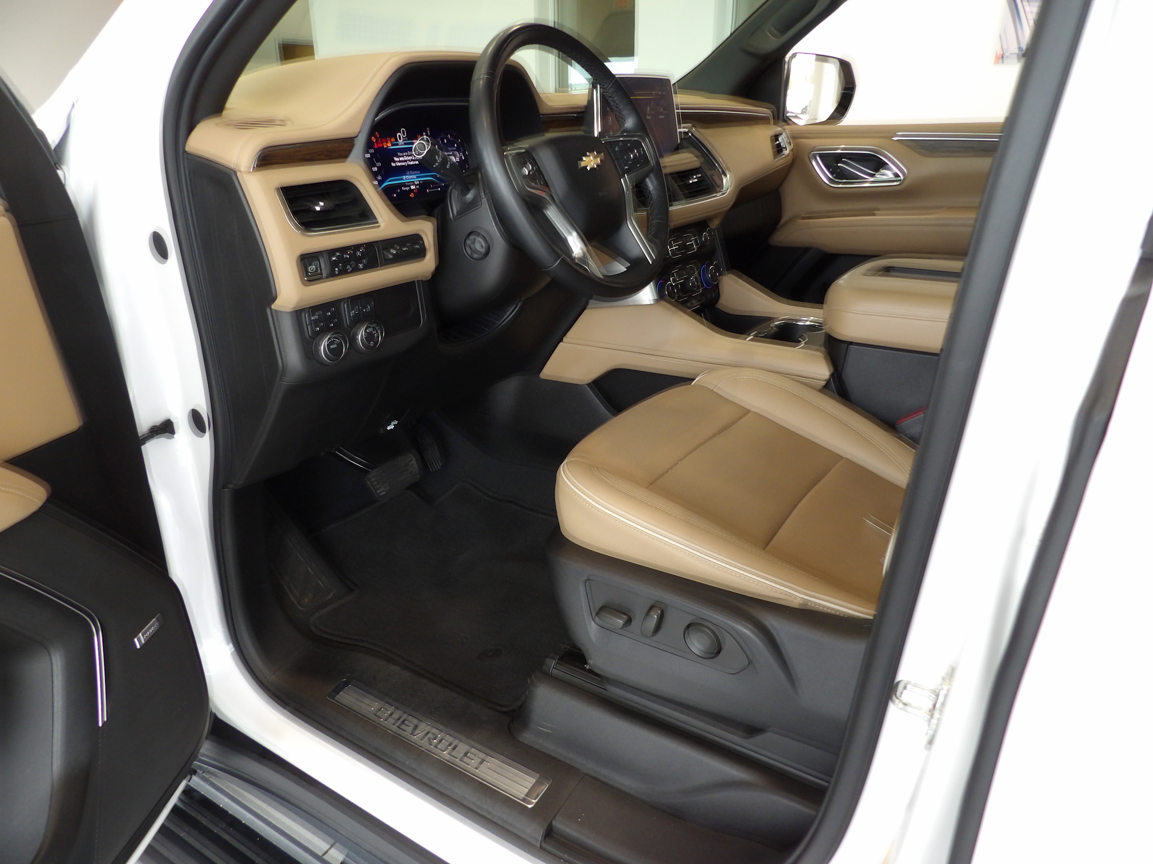 Used 2023 Chevrolet Suburban Premier AWD/4WD image 9