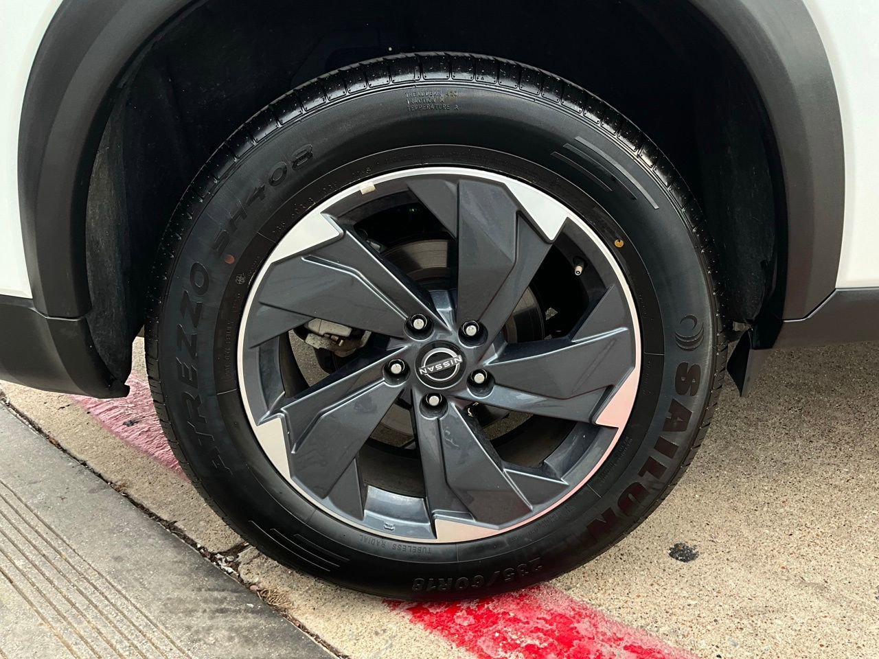 Used 2025 Nissan Rogue SV image 9