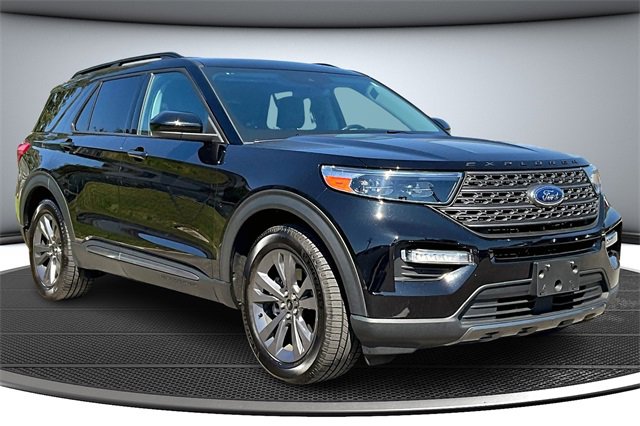 Used 2023 Ford Explorer XLT w/ Equipment Group 202A image 3
