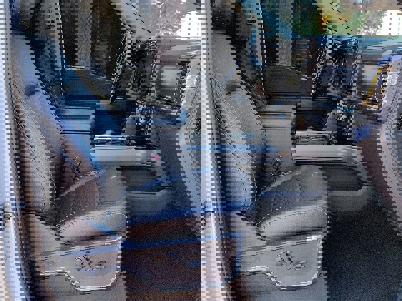 Used 2023 Ford F450 Lariat AWD/4WD image 25