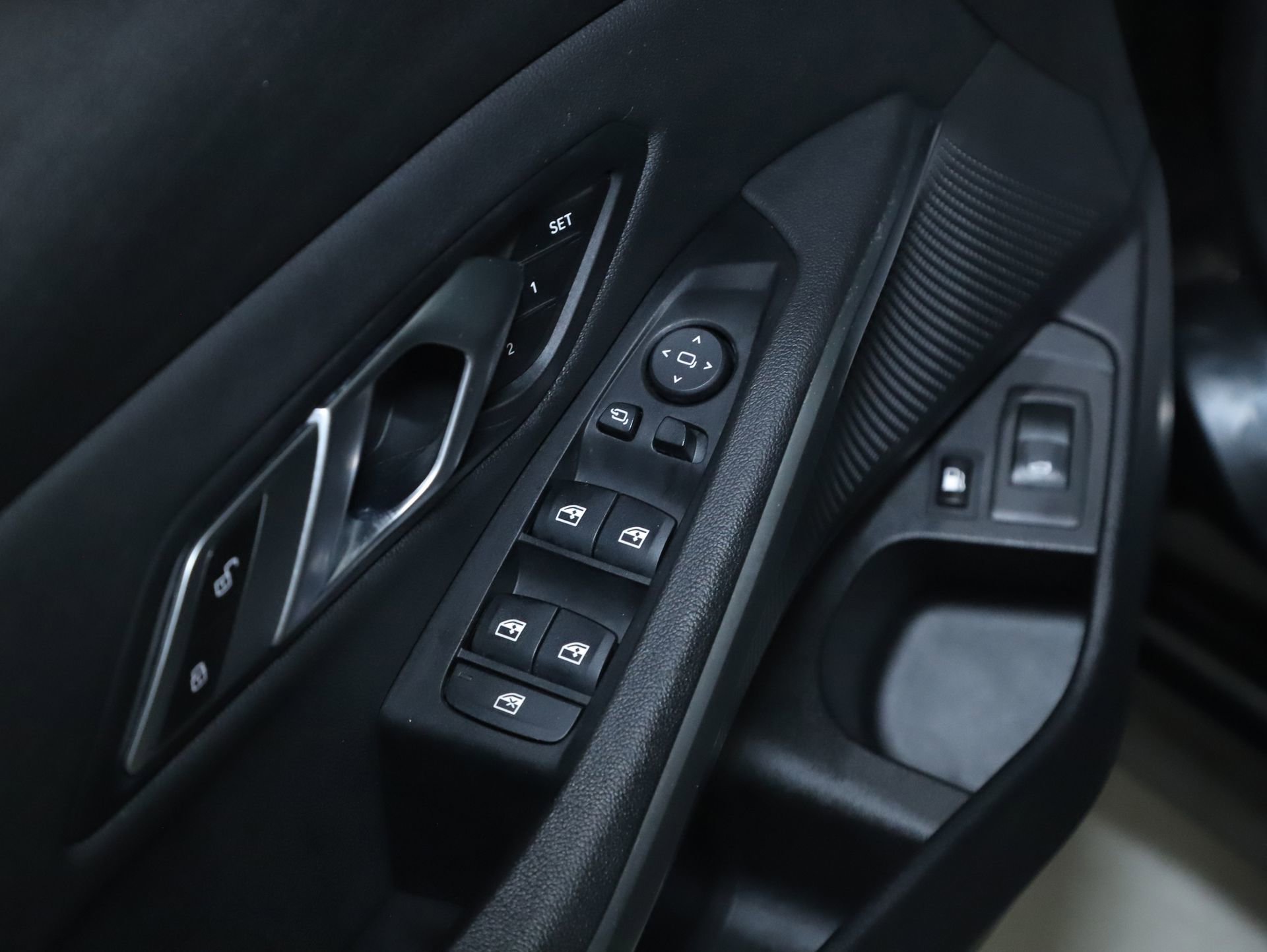 Used 2021 BMW 330e xDrive w/ Premium Package image 19