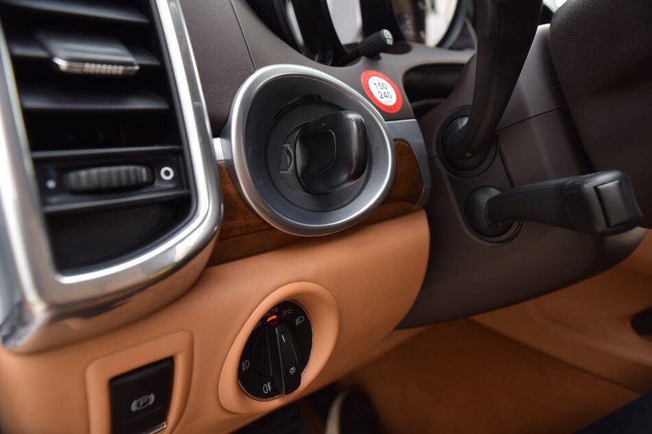 Used 2013 Porsche Cayenne Diesel AWD/4WD image 70