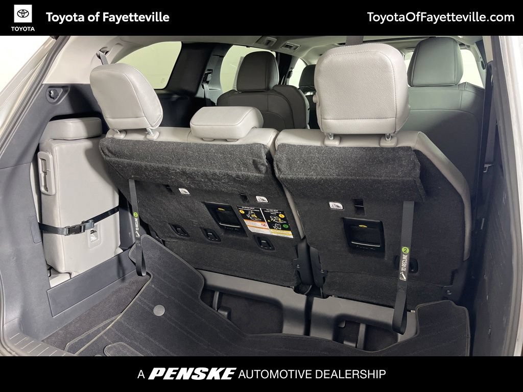 Certified 2025 Toyota Sienna XLE FWD image 12