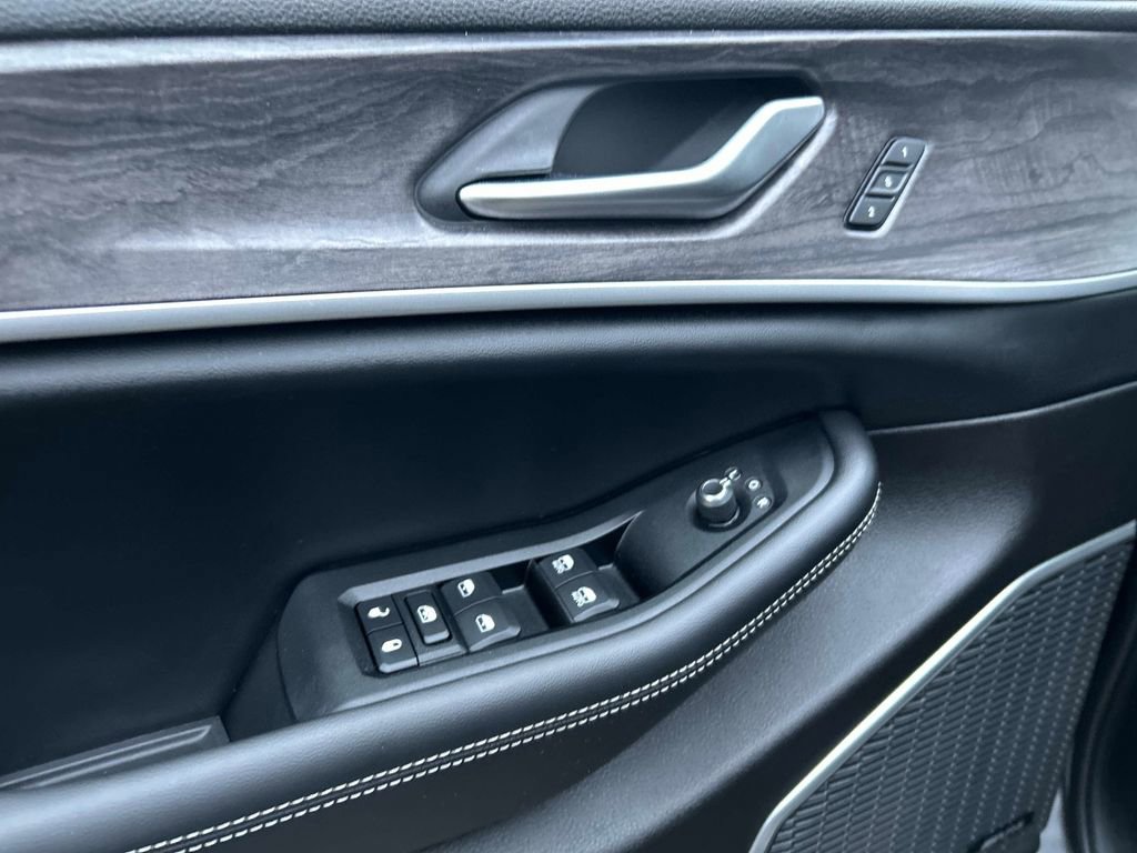 Used 2024 Jeep Grand Cherokee Limited 4xe image 21