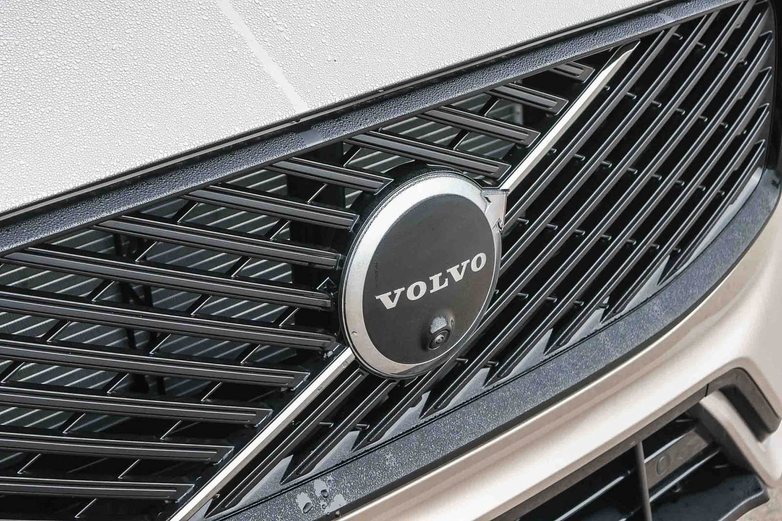 New 2026 Volvo XC60 T8 Ultra w/ Protection Package Premier image 17