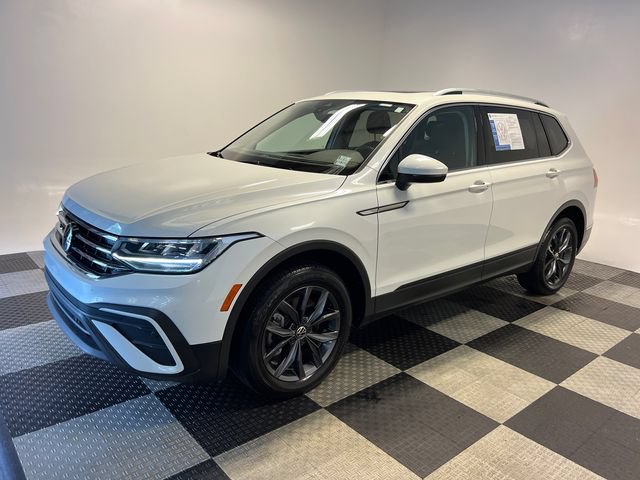 Certified 2023 Volkswagen Tiguan SE w/ Panoramic Sunroof Package FWD image 3