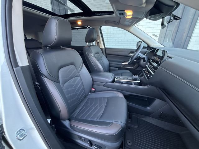 Used 2024 Nissan Pathfinder Platinum w/ Cargo Package image 26