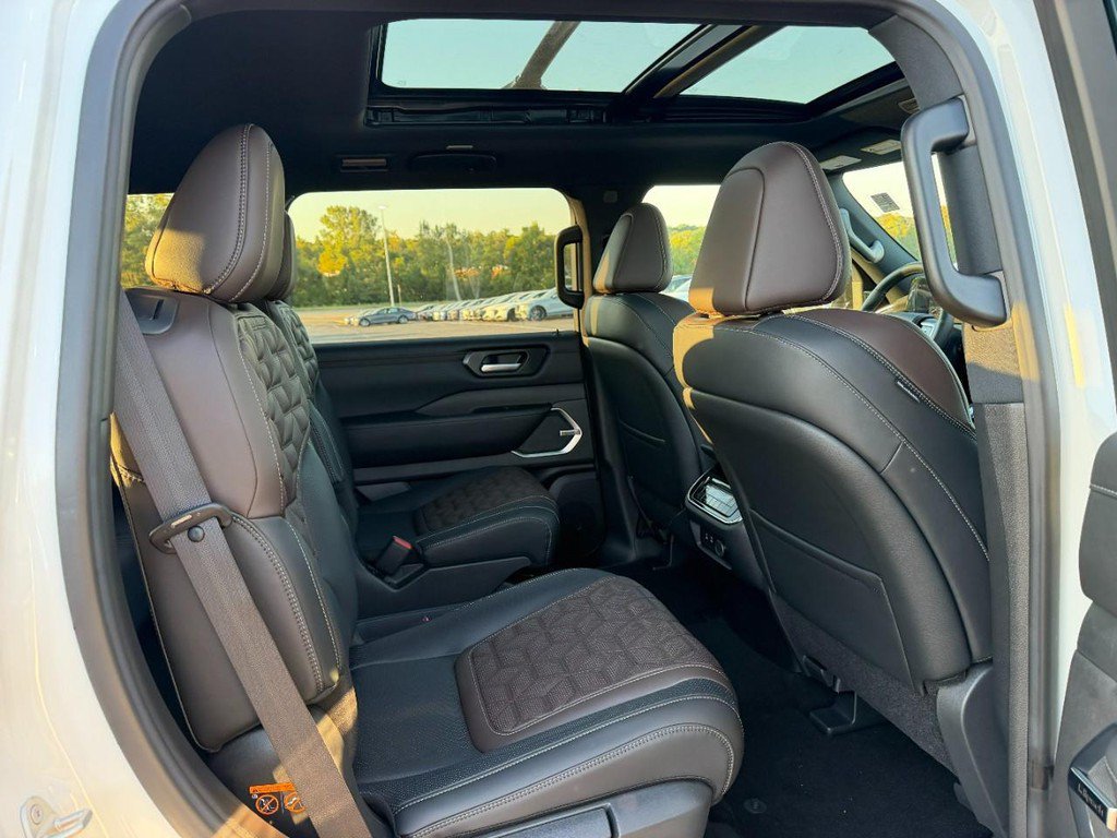 New 2026 Nissan Armada Platinum AWD/4WD image 4