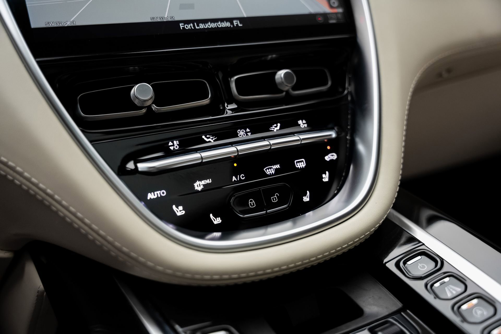 Used 2023 Aston Martin DBX AWD/4WD image 49