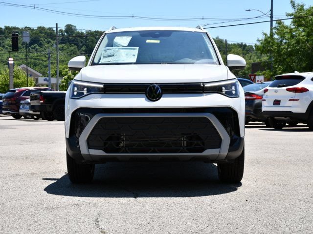 New 2026 Volkswagen Taos SE AWD/4WD image 2