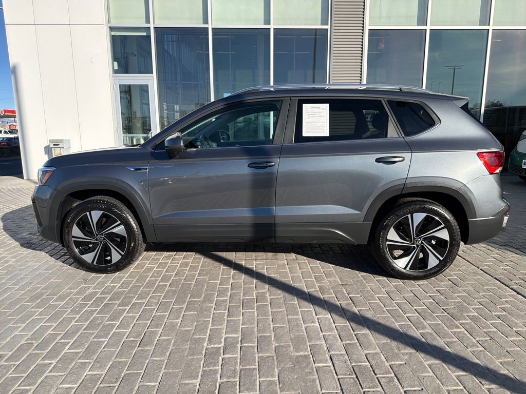 Certified 2023 Volkswagen Taos SE w/ Panoramic Sunroof Package image 3