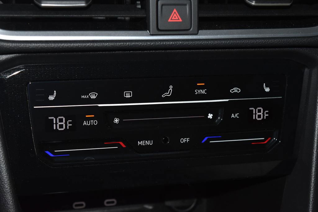 Certified 2025 Volkswagen Taos SE w/ Panoramic Sunroof Package image 11