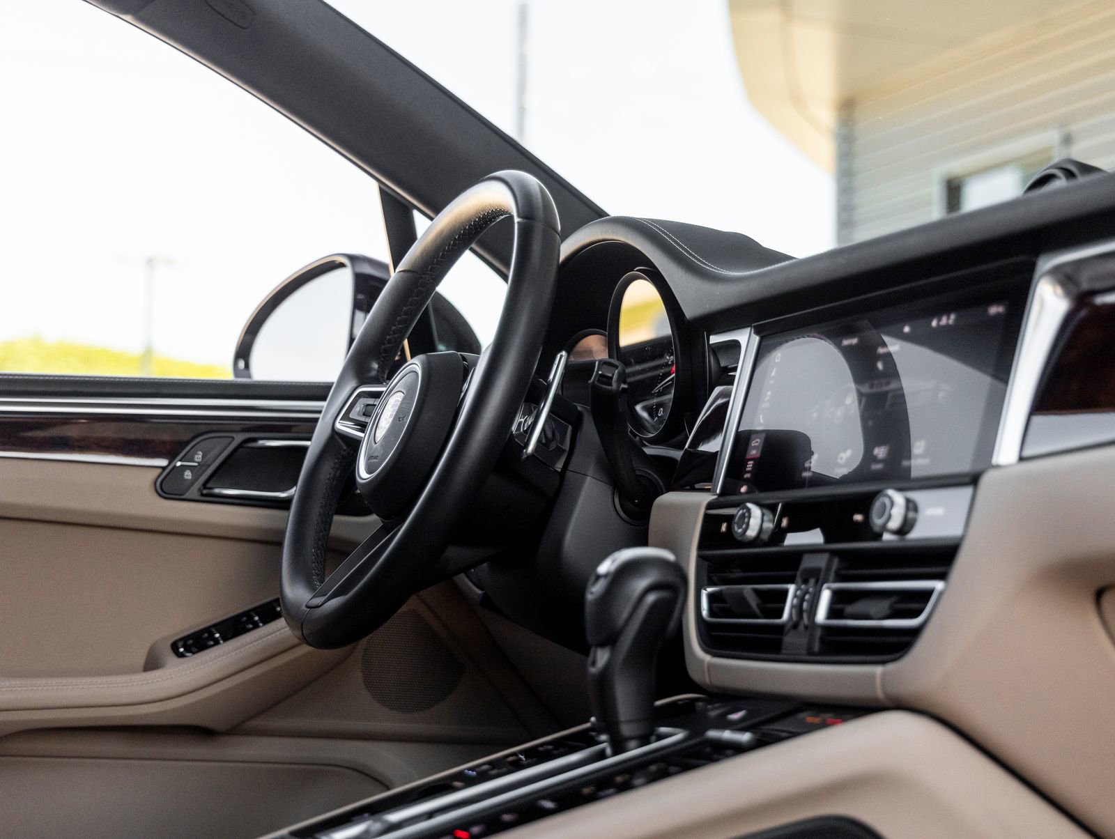 Certified 2023 Porsche Macan image 49