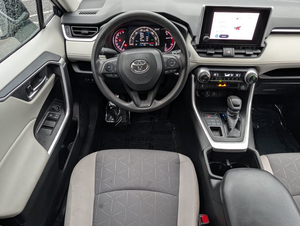 Used 2024 Toyota RAV4 XLE AWD/4WD image 17