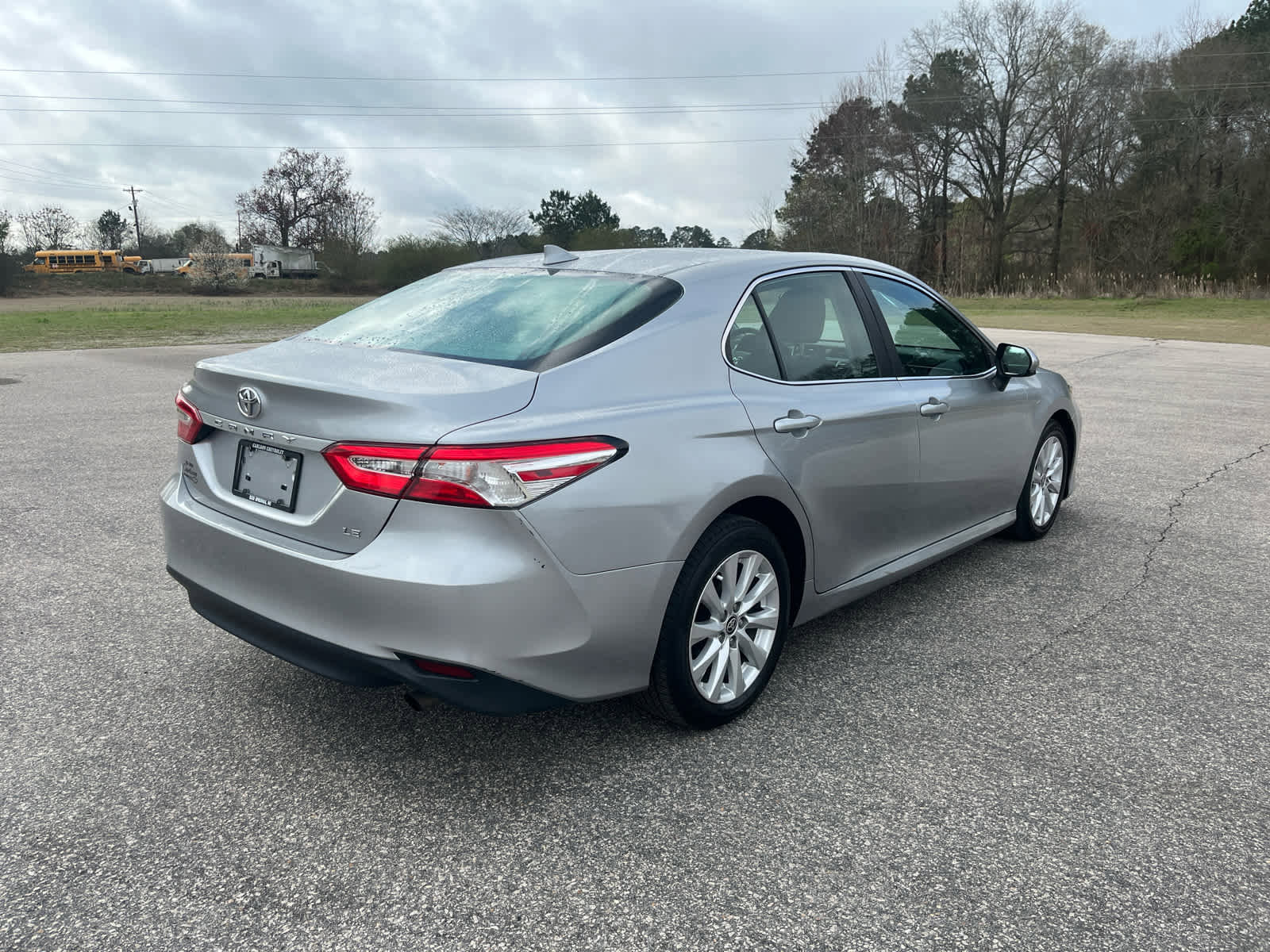 Used 2020 Toyota Camry LE image 5