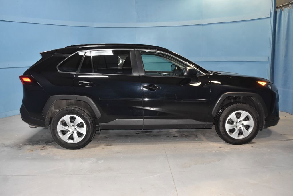 Used 2021 Toyota RAV4 LE image 23